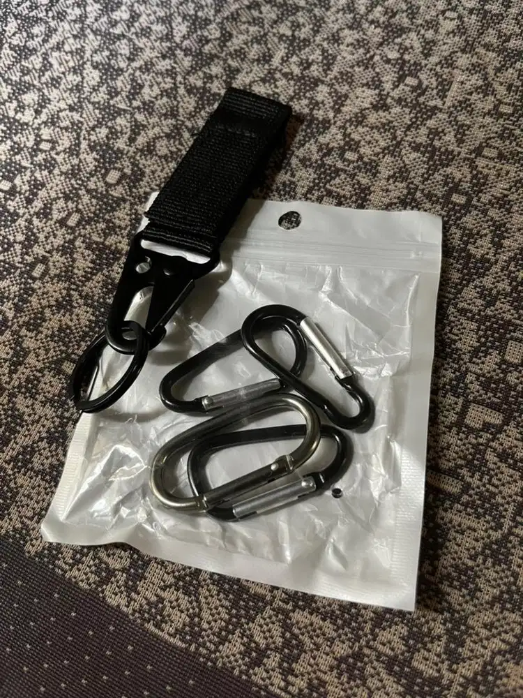 Carabiner multifungsi