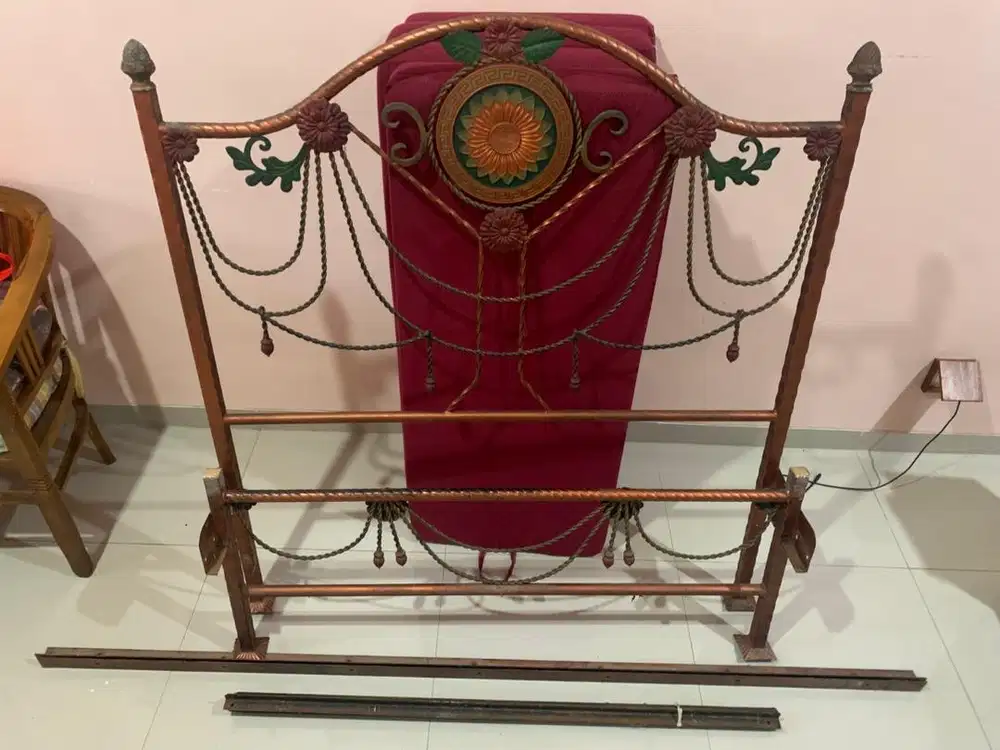 Dipan divan kasur besi