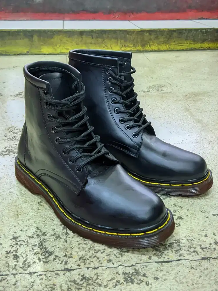 Sepatu Boots Kulit 8hole