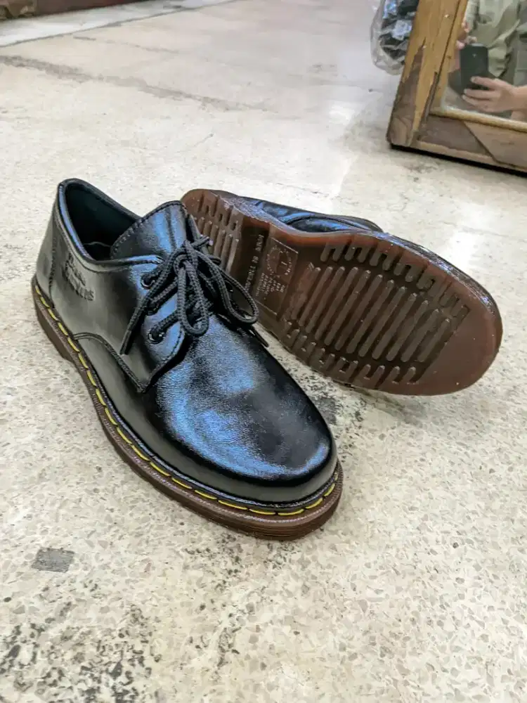 Sepatu Kasual Tali Kulit