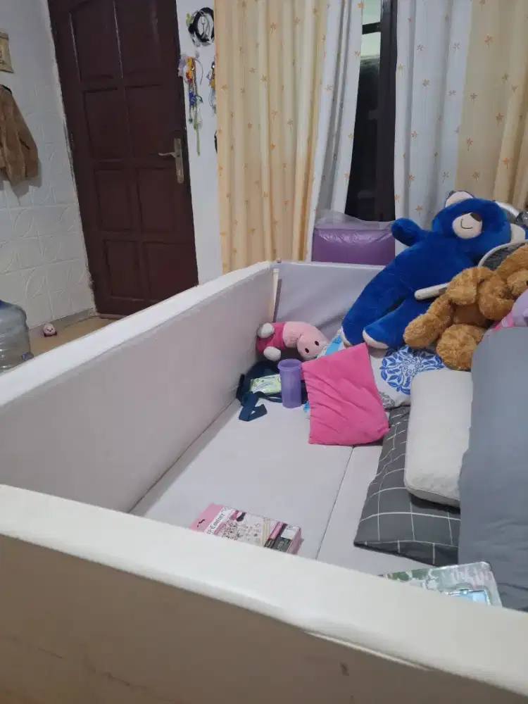 Lumba playmate pagar bayi