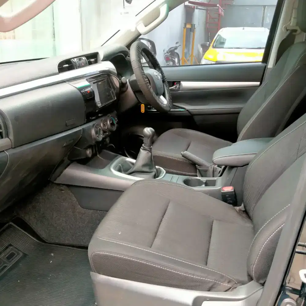 TOYOTA HILUX DC 2.4G 4X4 M/T 2023 NIK 2022 ORIGINAL DALAMKOTA  NOPOL B