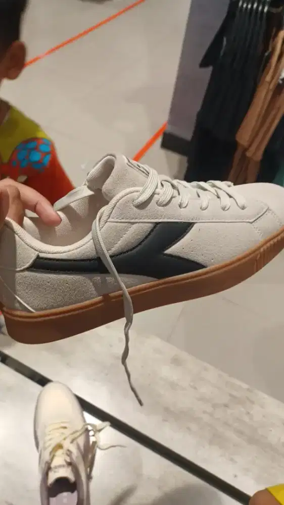 Sepatu Diadora Baru