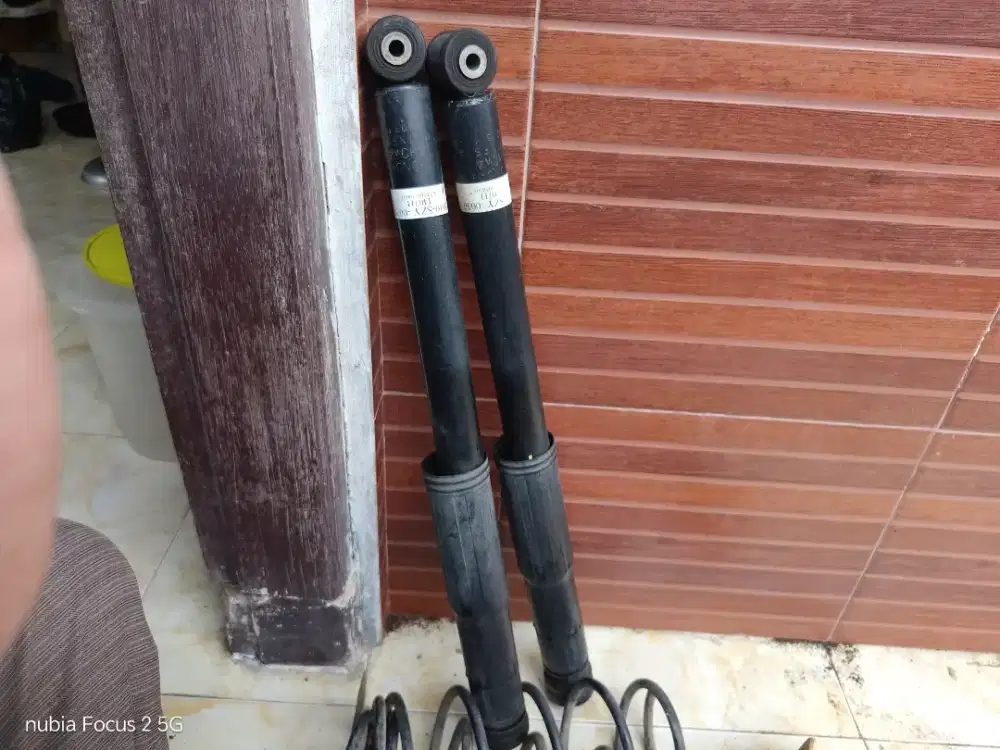 Shockbreaker Shock Freed Belakang Ori Showa 52610 szy 0030 bekas