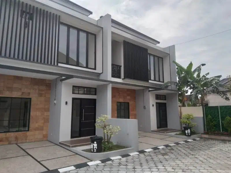 A022 - Hunian Tingkat Limasan Cantik Timur Sambilegi