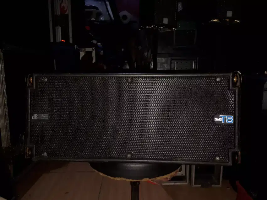 Line array DB T8