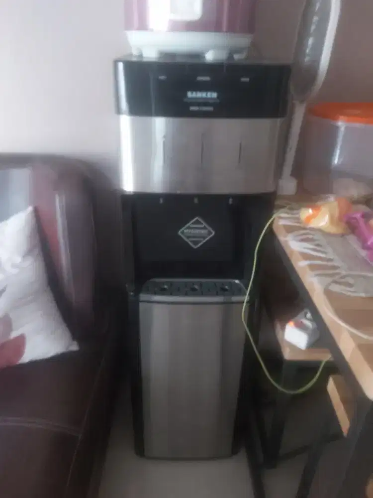 Dispenser galon bawah