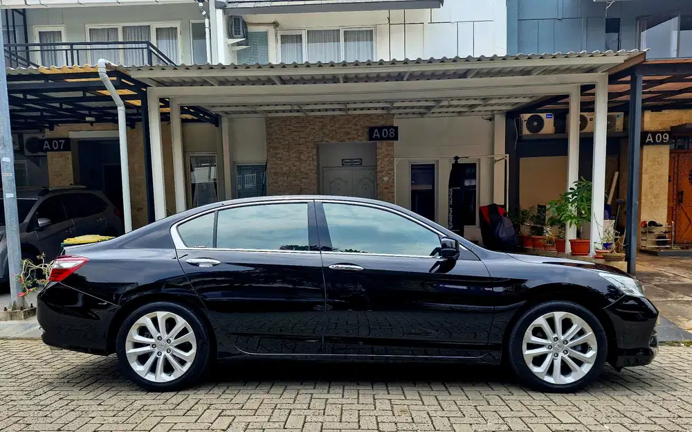 JualCptButuhUang HONDA ACCORD 2016 2.4 VTI-L HITAM