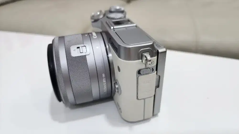 KAMERA Canon EOS M6 Lensa 15-45