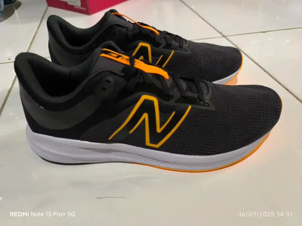 Sepatu New balance baru
