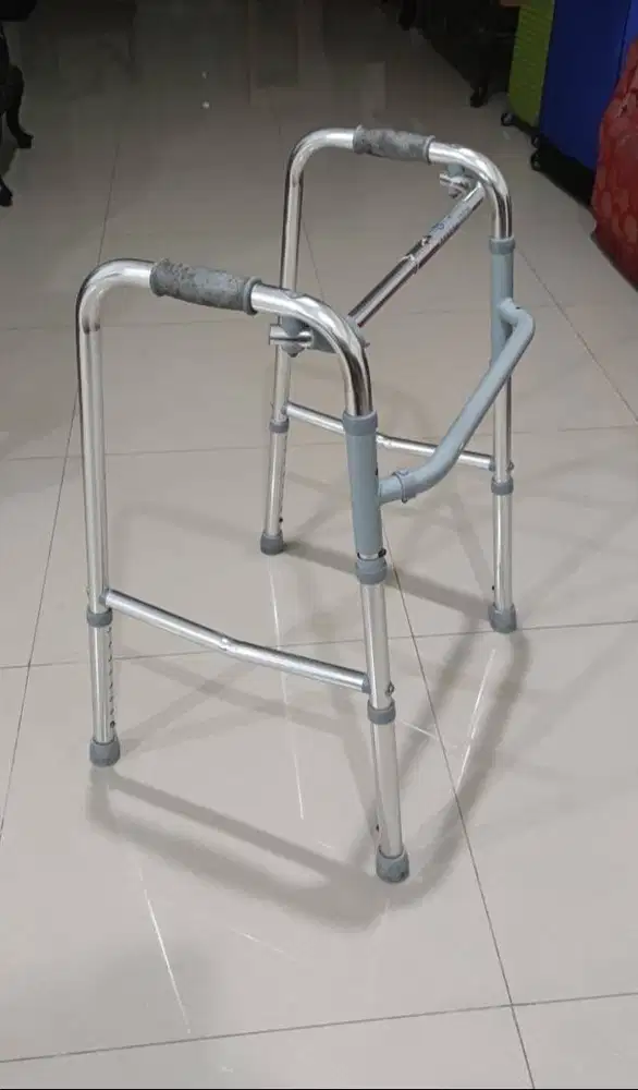 Walker Kaki 4 - Alat Bantu Jalan Tanpa Roda - Merk Accor