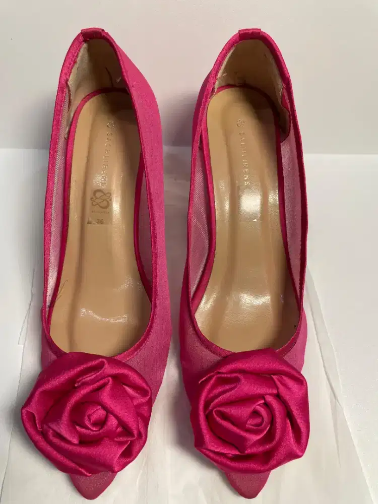 Dijual Cepat, Cuci Lemari !  Sepatu Warna Fuschia Merek Sachlire sz 36