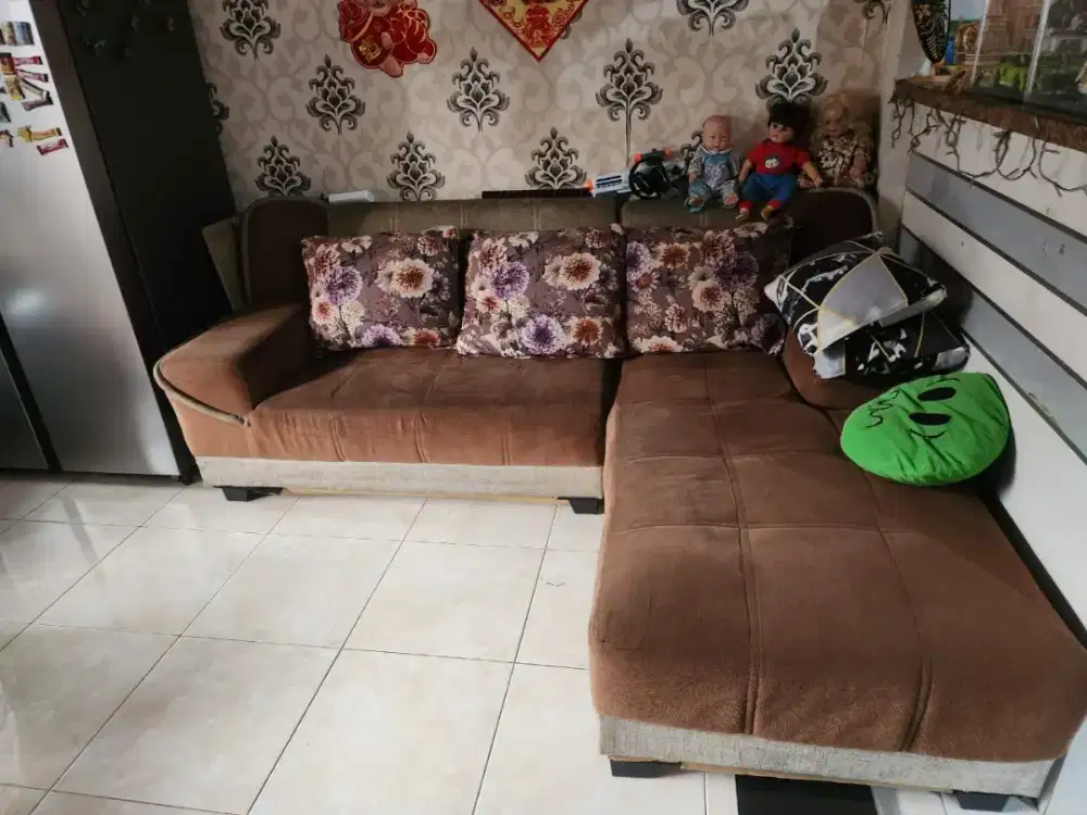 sofa 1 set berikut bantalan nya
