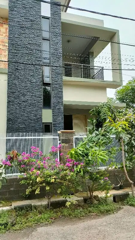 RUMAH CANTIK,KOKOH BAGUS 2 LANTAI ,DIJUAL DI CIKARANG BARU JABABEKA