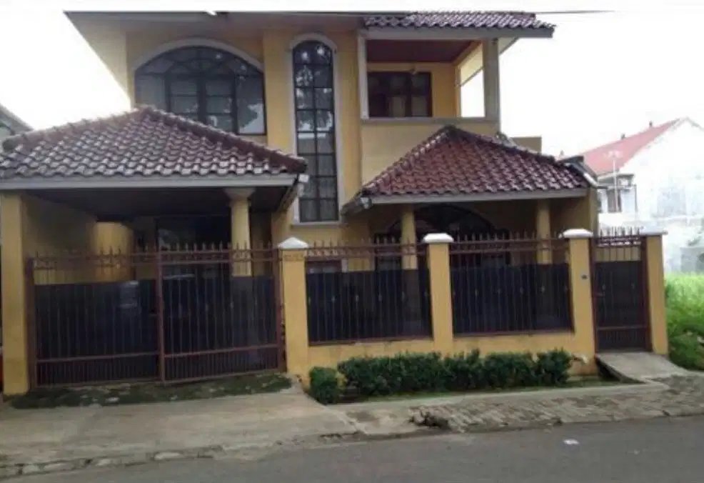 Di Jual murah rumah 2 lantai di daerah BSD Serpong (BU)