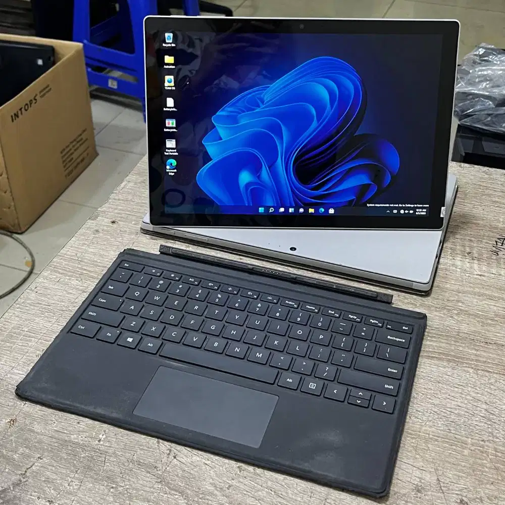 Surface pro 5 core i7 gen7 ram 16gb ssd 512gb sekolah kuliah kerja2in1