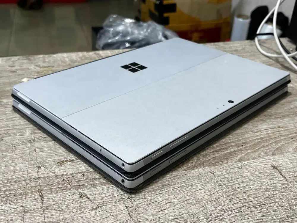 Surface pro 5 core i7 gen 7 ram 16gb ssd 512gb 2in1 2nd sekolah kerja