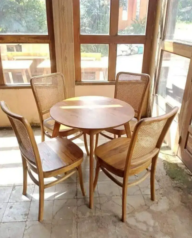 Set meja makan bundar terbaru