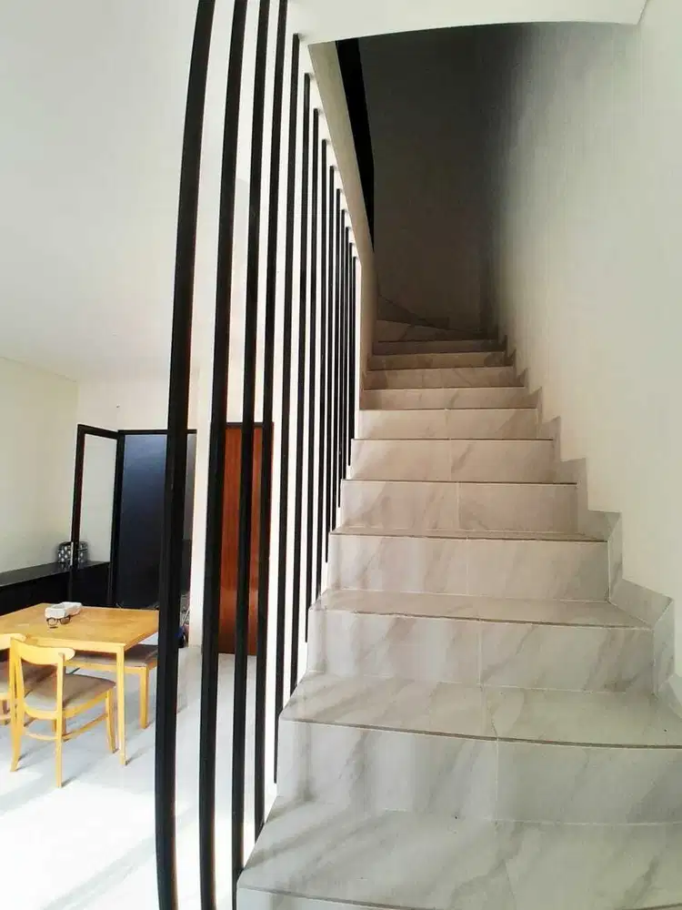 RUMAH MEWAH 2 LANTAI 800 JUTAAN DI JATIASIH BEKASI DEKAT TOL