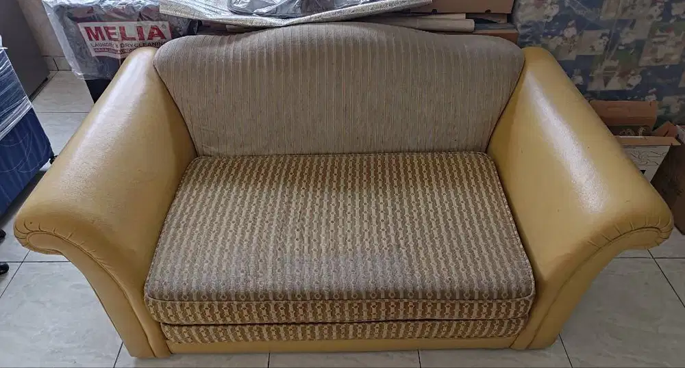 Sofa Bed 2 Seater Lipat — Multifungsi, Cocok untuk Ruang Tamu / Kamar