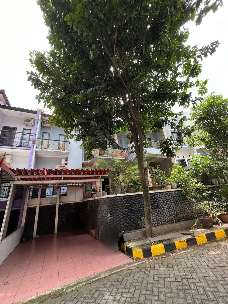 Rumah 3 Lantai Bebas Banjir di Limo - Lokasi Strategis