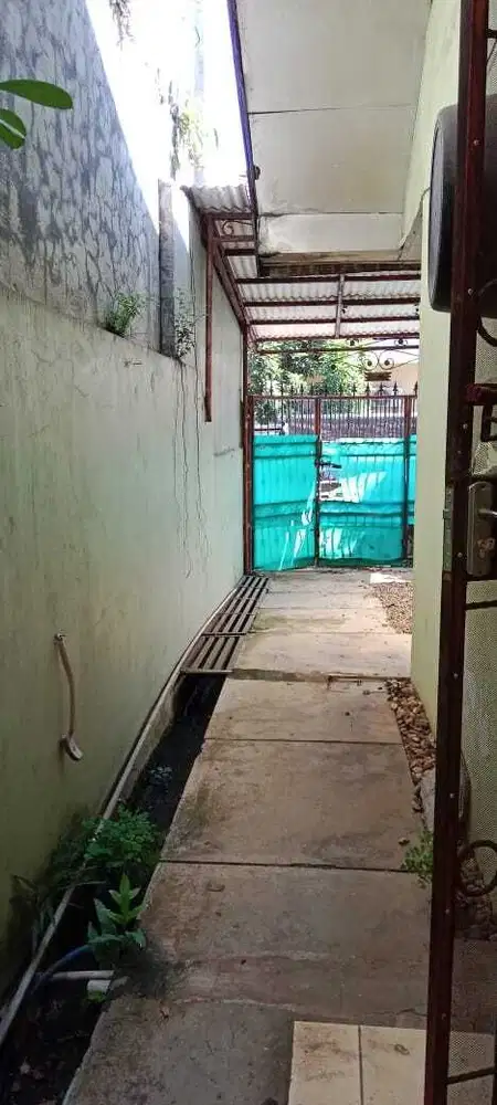 Rumah hook 2 lantai yg telah direnovasi.