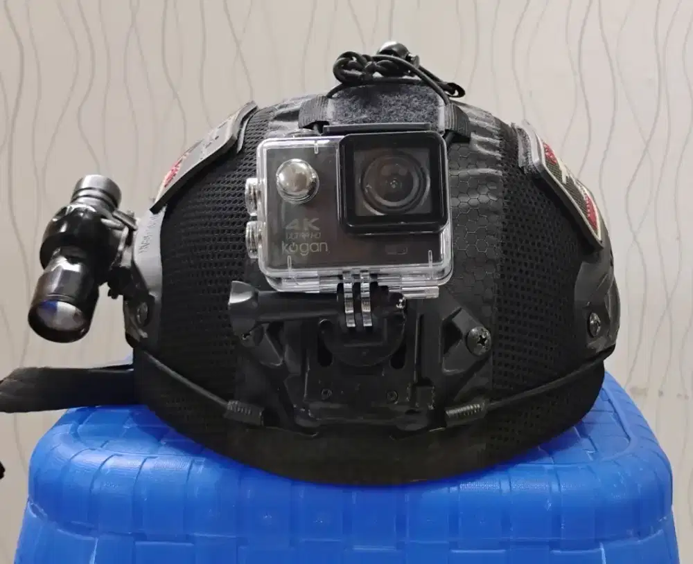 Helmet tactical airsoftgun