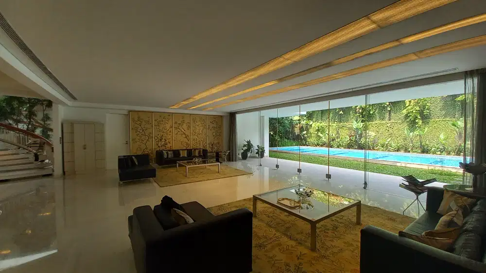 Rumah Siap Huni, Lokasi Strategis Patal Senayan