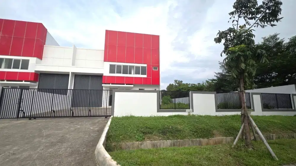 Gudang Three In One Building Posisi Hoek di Kawasan Industri Jababeka