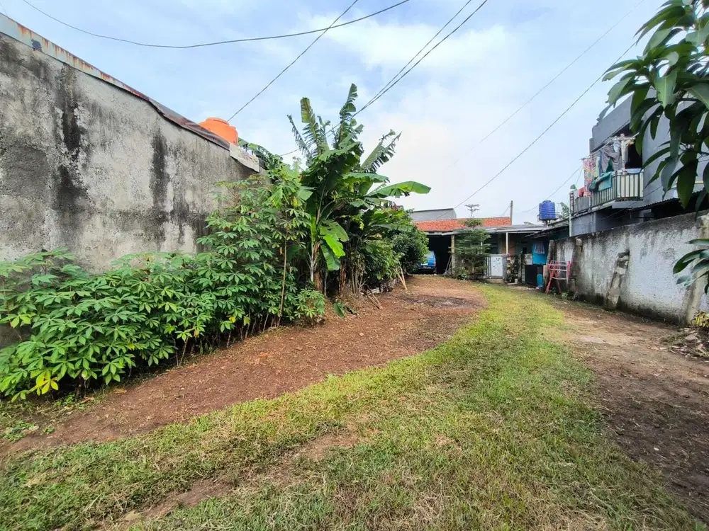 Dijula rumah dengan tanah luas di pasir putih