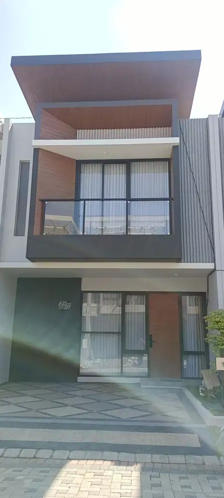 Dijual rumah 2 lantai dgn 3 kamar tidur free shm