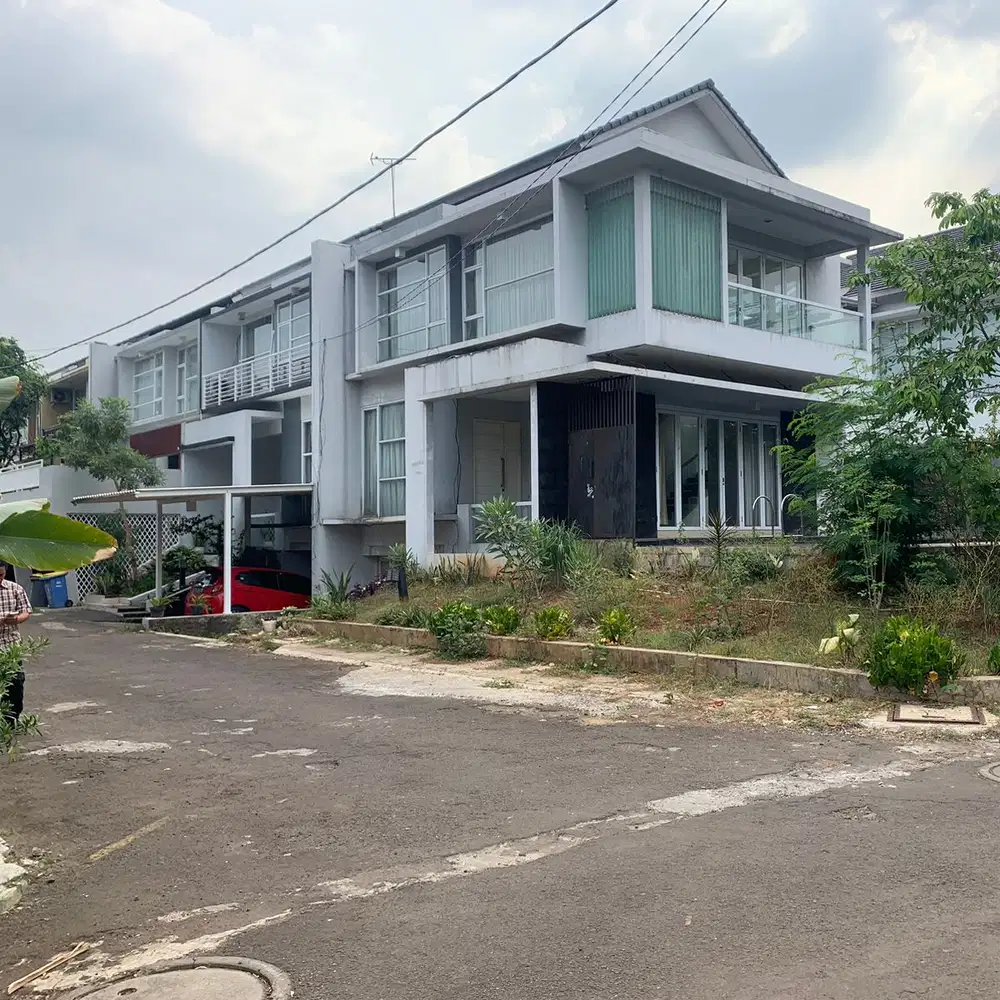 Dijual rumah mewah dalam komplek elite di jagakarsa