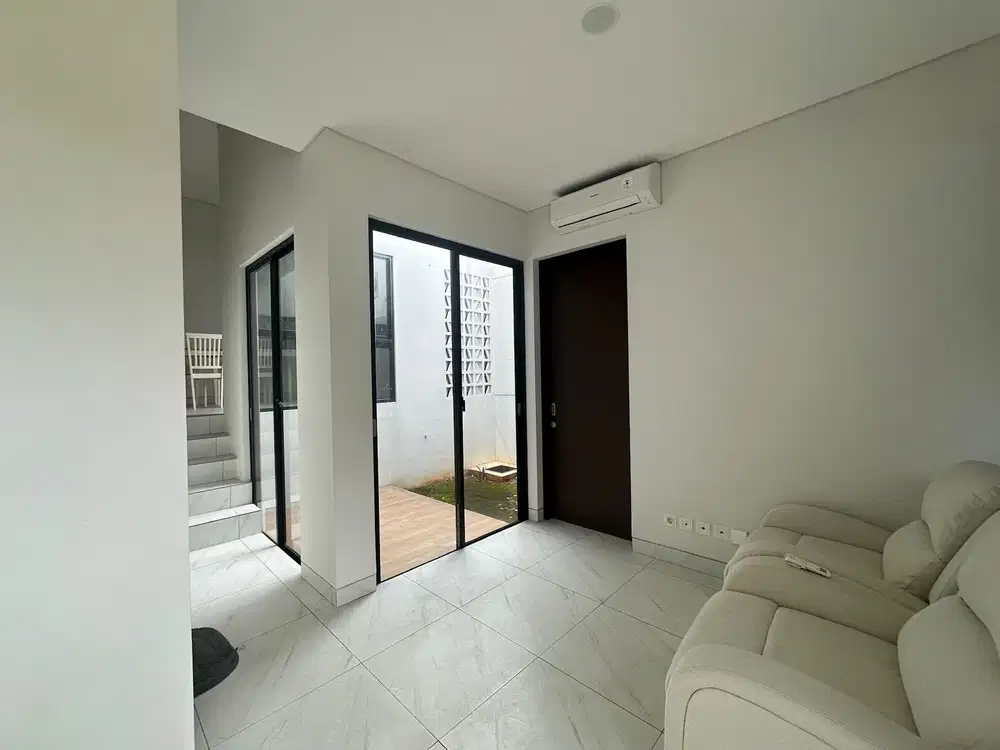 Dijual rumah hoek di dalam cluster Kota Wisata