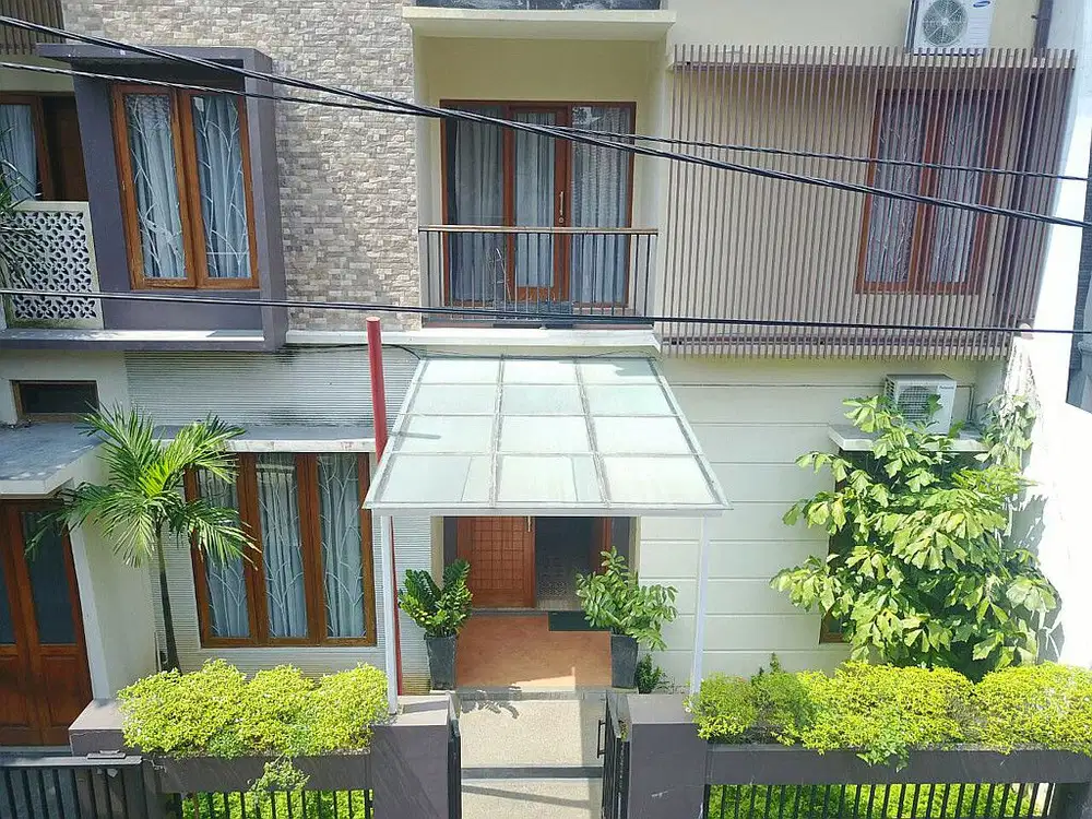 Rumah Modern Strategis