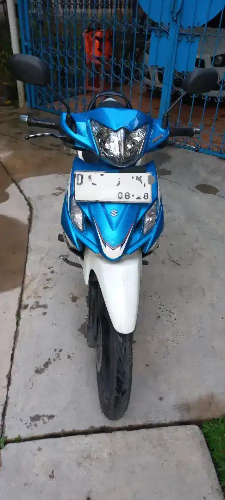 Suzuki Axelo R  Biru Putih
