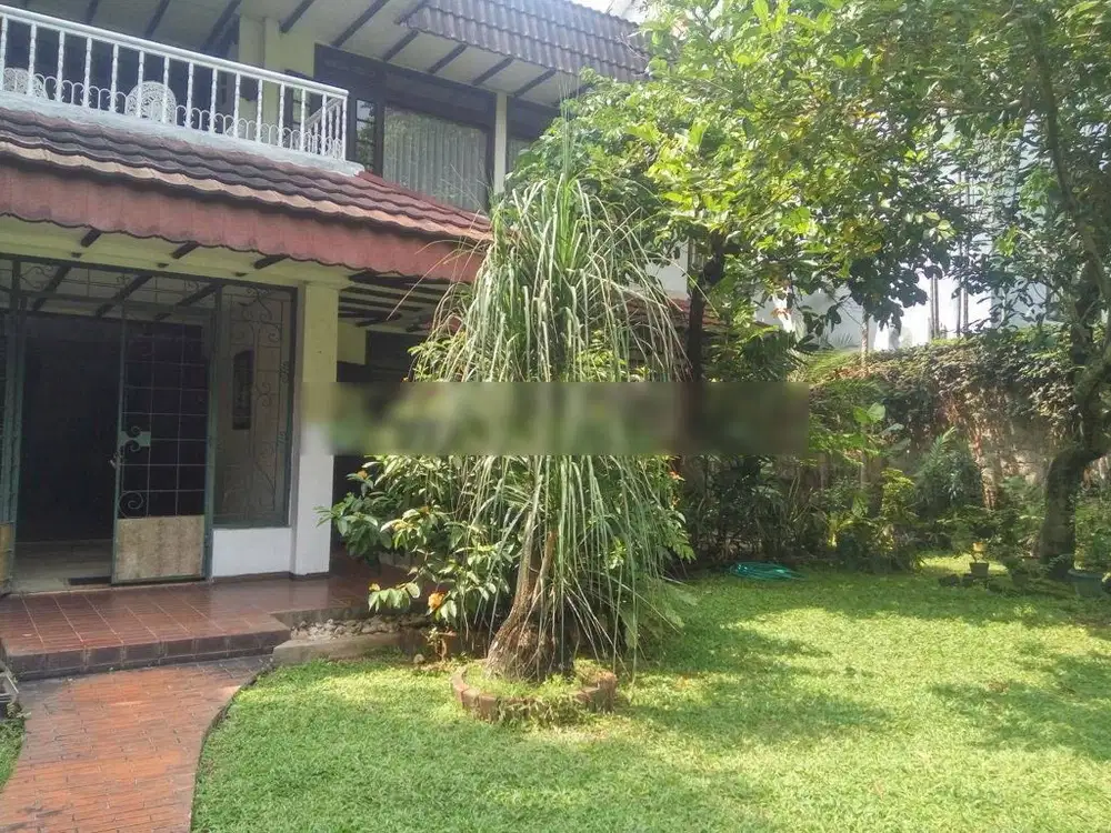 Rumah Antik Pinggir Jalan, Bisa buat Invest, Kemang Selatan