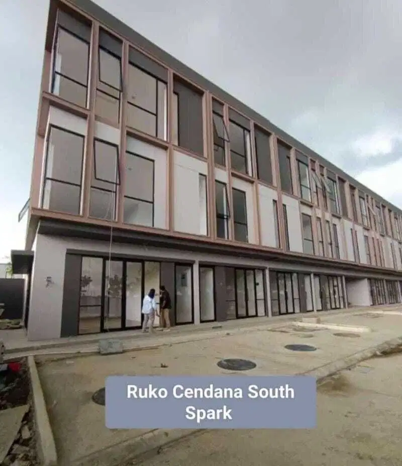 Ruko 3 lantai di jalan raya utama Lippo Cikarang Cosmopolis