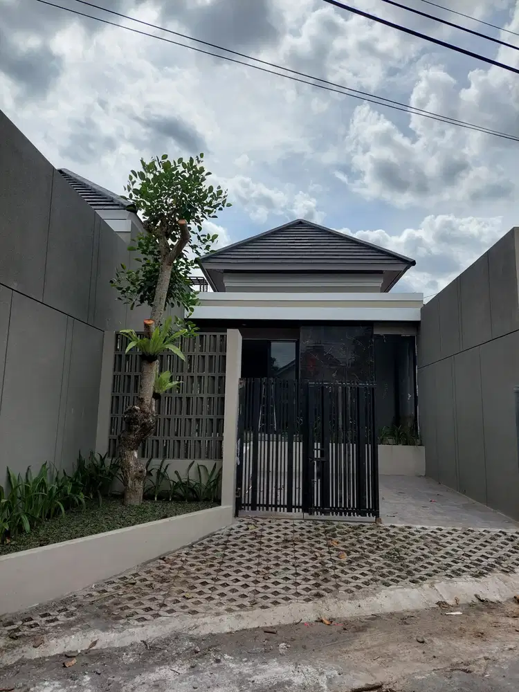 Dijual Rumah Mewah FULL FURNISHET Dekat Bandara Adisucipto