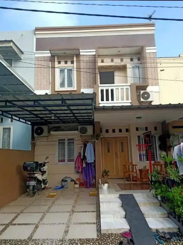 Rumah 2 lantai siap huni dekat St. Depok lama
