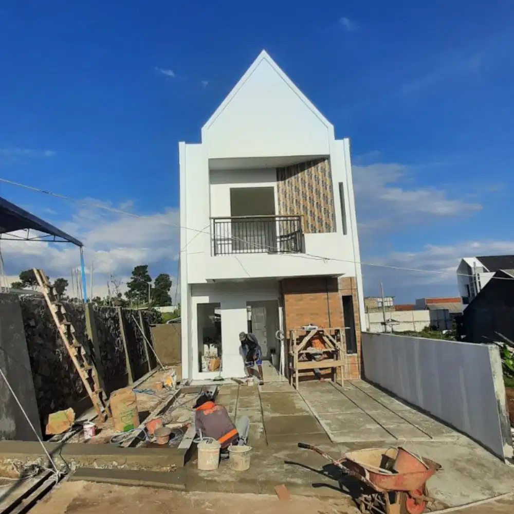 Rumah 2 Lantai dengan letak strategis dkt Cisarua