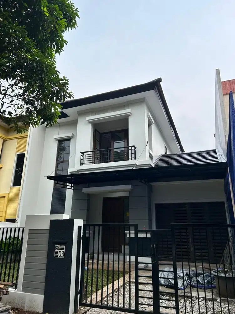 Rumah depan taman di bsd dekat toll dan stasiun