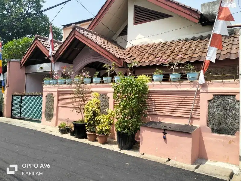DIJUAL CEPAT TURUN HARGA RUMAH SIAP HUNI BISA ALIH UNTUK KOST KLEDER JAKARTA TIMUR
