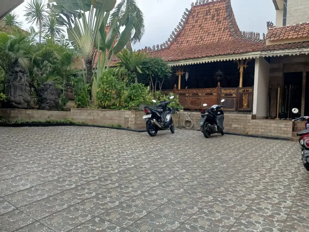 Jarang Ada Rumah Megah  di Lebak Bulus