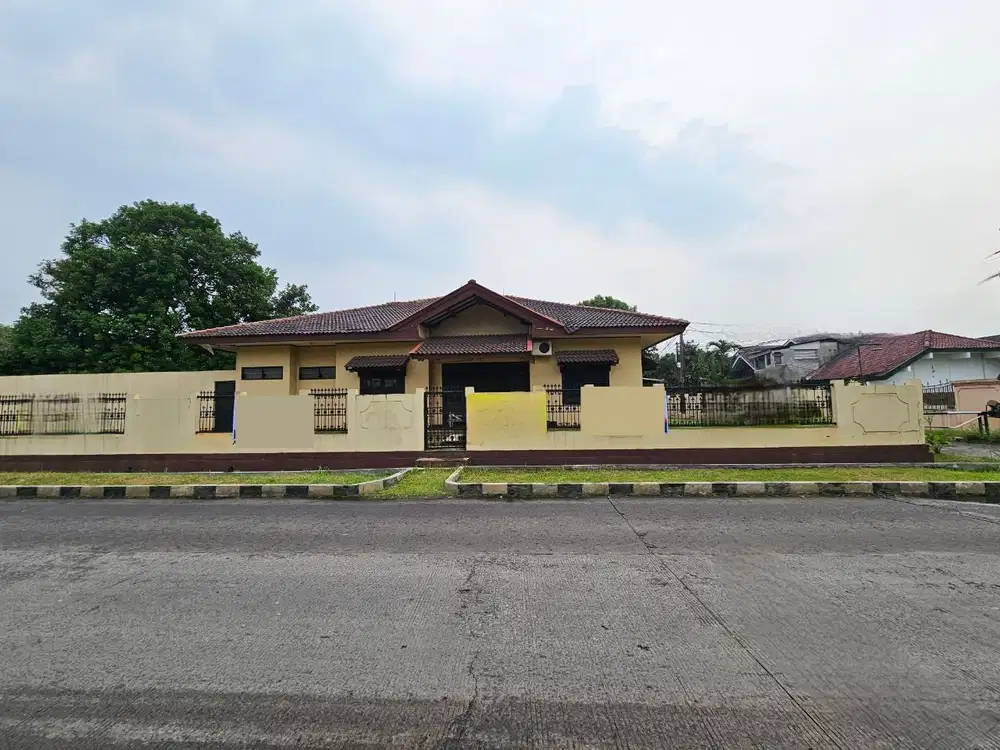 Rumah hook lokasi strategis pinggir jalan utama potensial untuk usaha