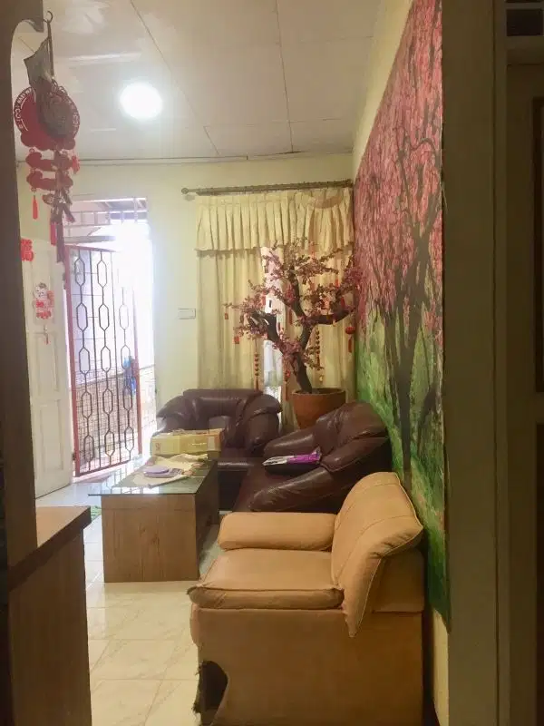 Dijual Rumah Lokasi Strategis di Graha Raya Bintaro