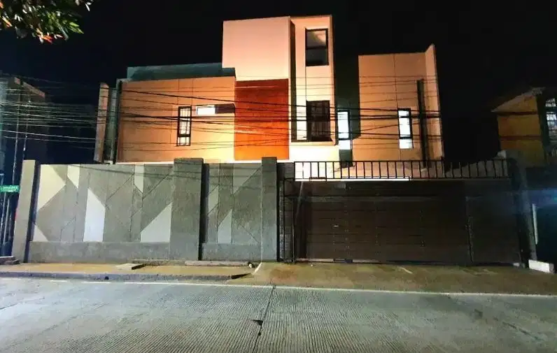 Rumah Cantik 3 Lantai dalam Perumahan di Pondok Kelapa Jakarta Timur