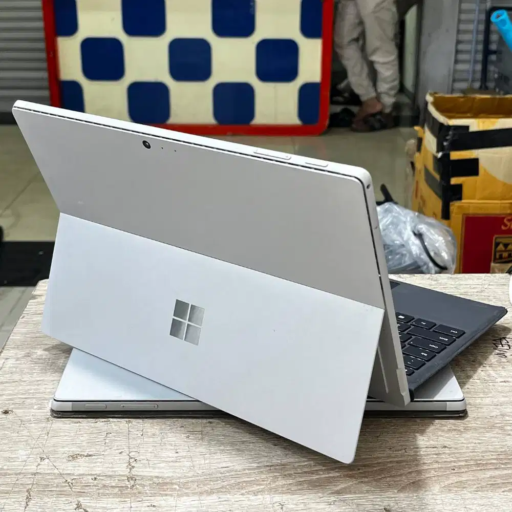 Surface pro 5 core i7 gen7 ram 16gb ssd 512gb sekolah kuliah kerja2in1