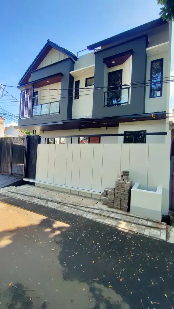 Dijual Cepat Rumah Baru 2 Lantai di Griya Lola BSD