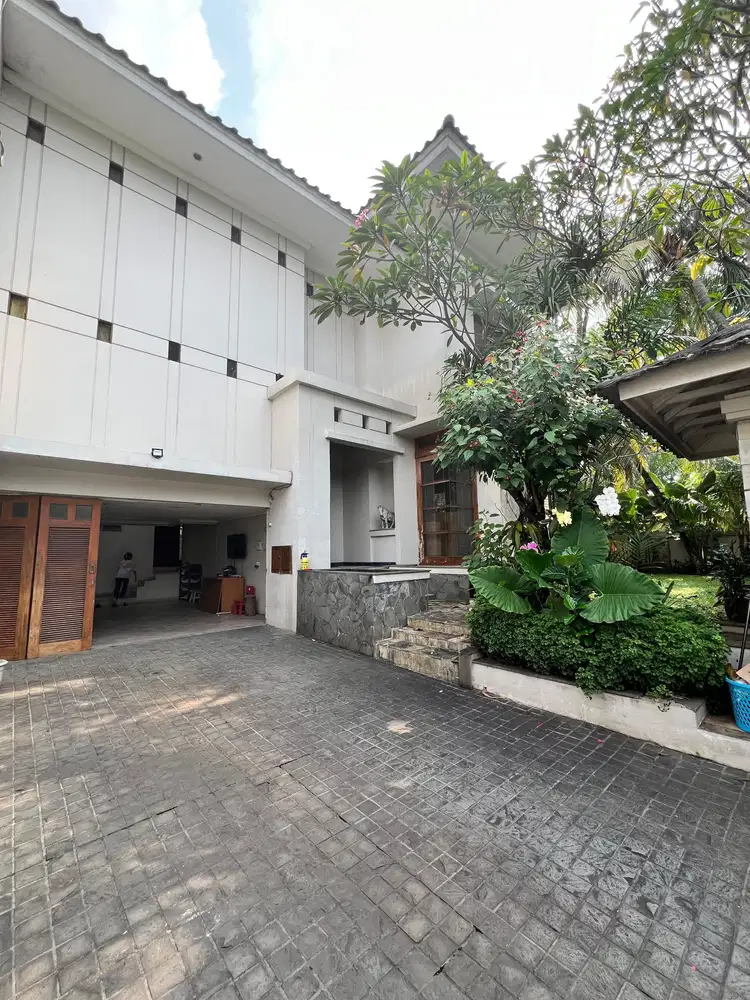 RUMAH CANTIK SIAP HUNI DALAM KOMPLEK DI KEMANG