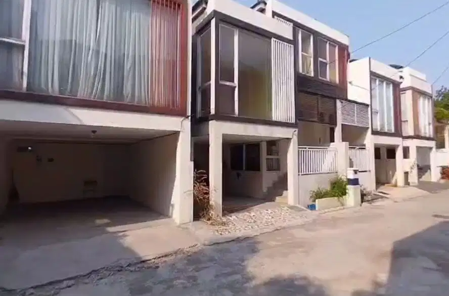 RUMAH SIAP HUNI 3 LANTAI LOKASI STRATEGIS KOTA BOGOR